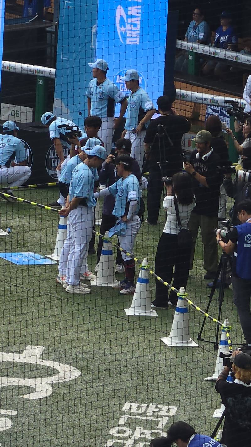 [잡담] 아까 찍은 건데 세 명 넘 웃겼음ㅋㅋㅋ | 인스티즈