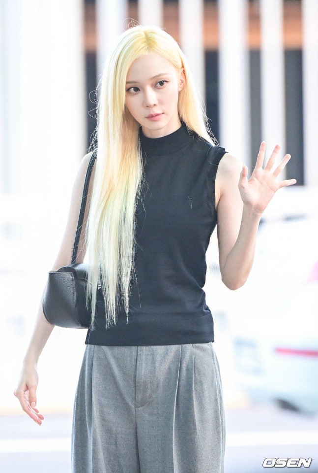 [잡담] 260711 윈터 런던 출국 기사사진 | 인스티즈