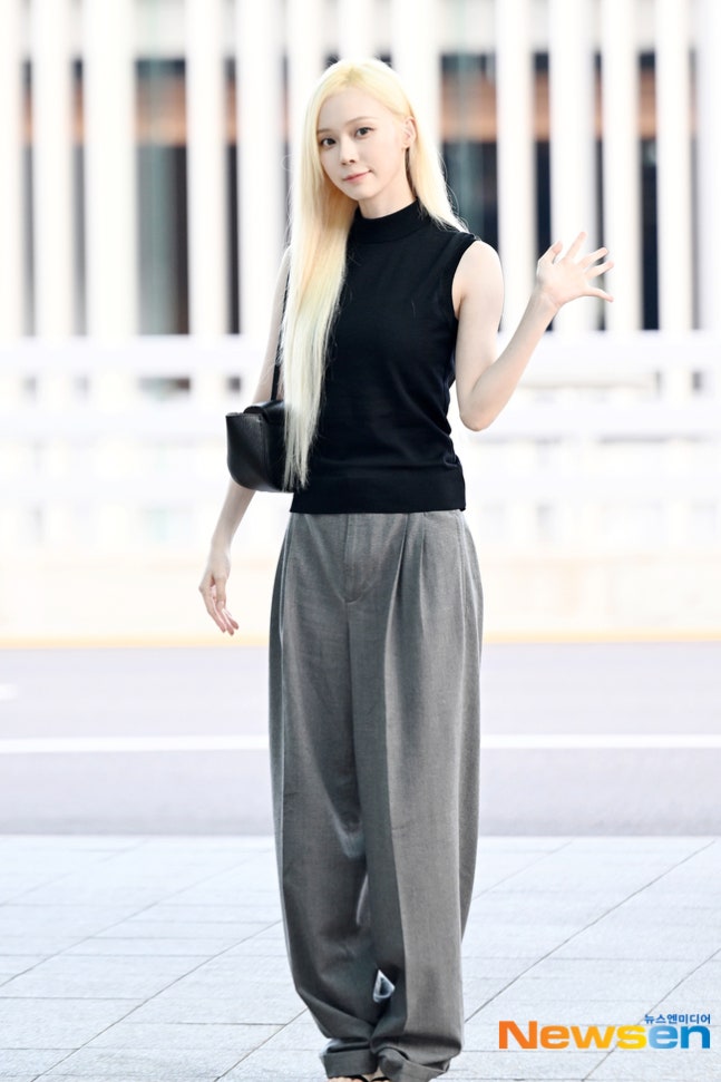 [잡담] 260711 윈터 런던 출국 기사사진 | 인스티즈