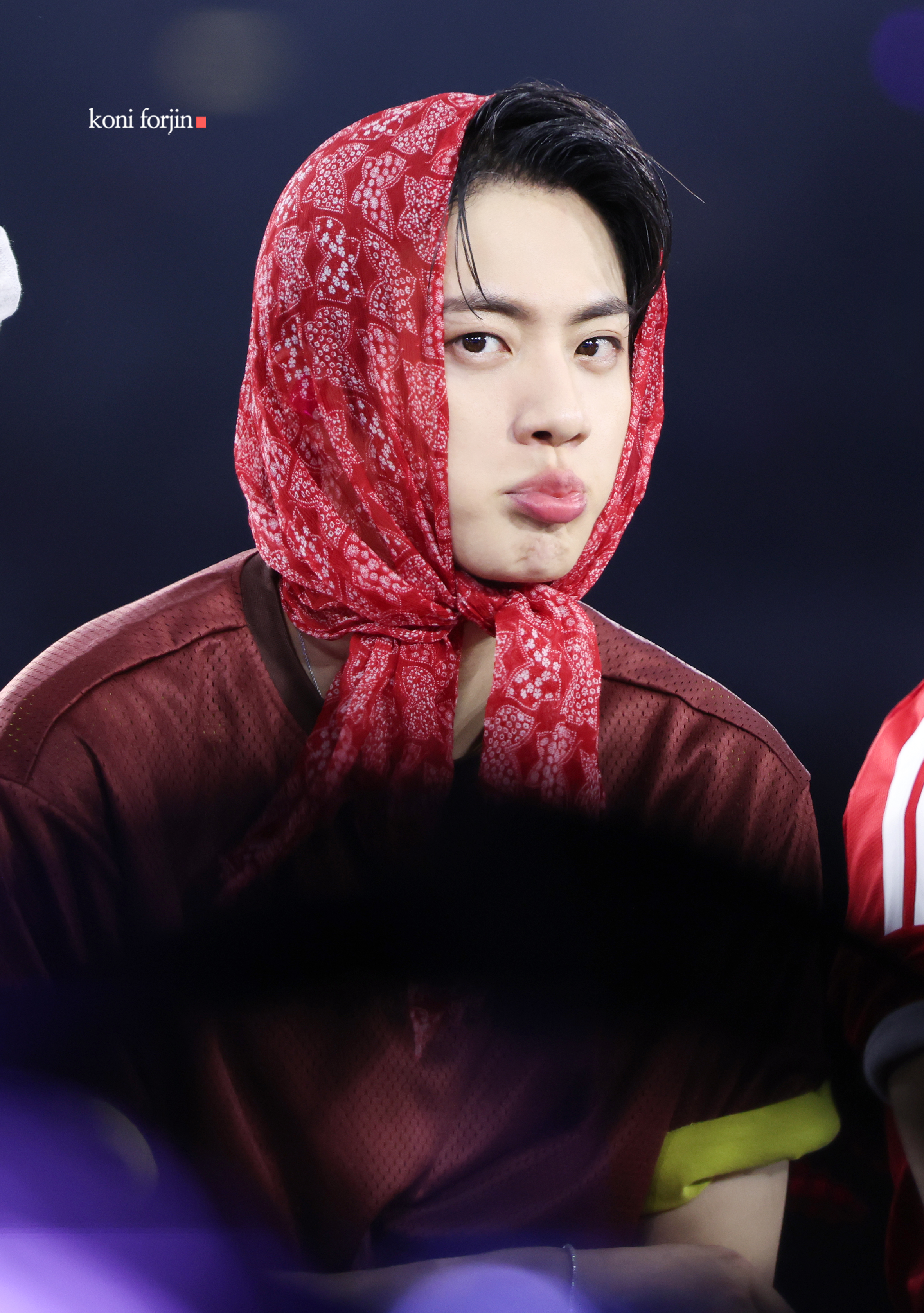 [잡담] 방탄 진 오늘 얼굴 어깨 봐 | 인스티즈