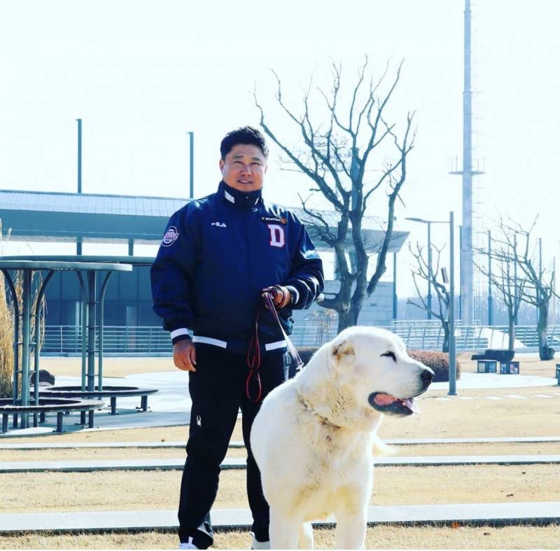 [잡담] 말만 성빈선수보다 큰 개 키우고 계신다고 하는 줄 알았는데 | 인스티즈