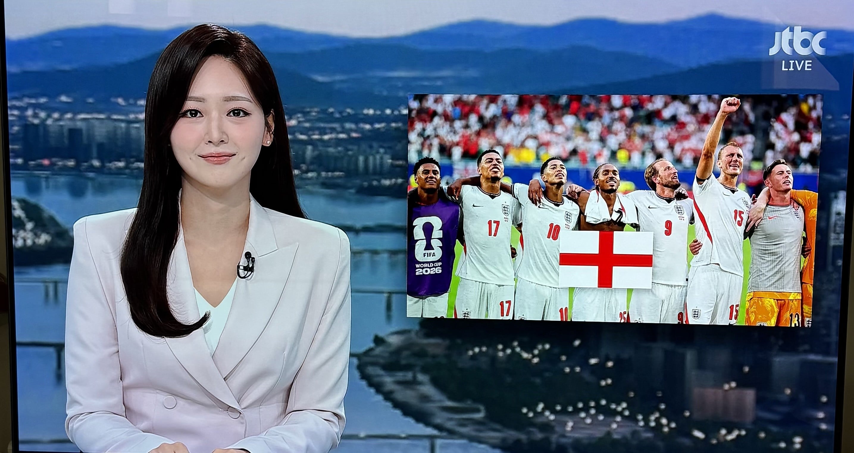[잡담] jtbc 축구끝나고 바로 뉴스하는데 앵커분 미모가 | 인스티즈