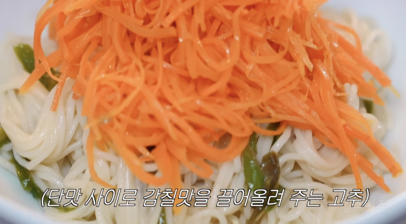 현시각 제일 부럽다는 선재스님 당근국수 먹는 이창섭 | 인스티즈