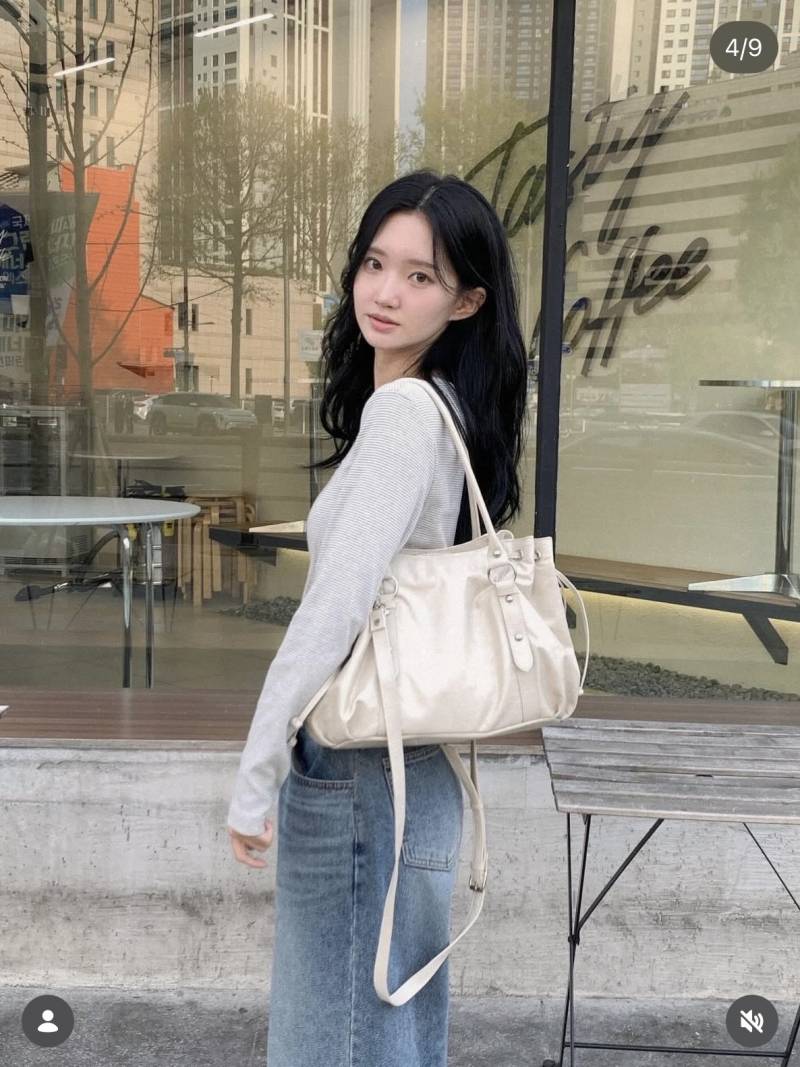 [잡담] 가방 색상 고민 중인데 뭐가 나 | 인스티즈