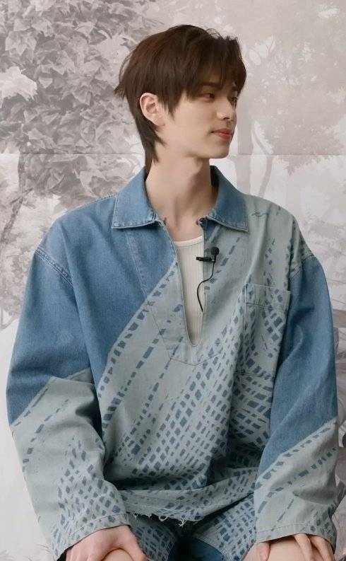 𝙅𝙊𝙉𝙉𝘼 기묘한 수준이라는 투어스 신유 목..JPG | 인스티즈