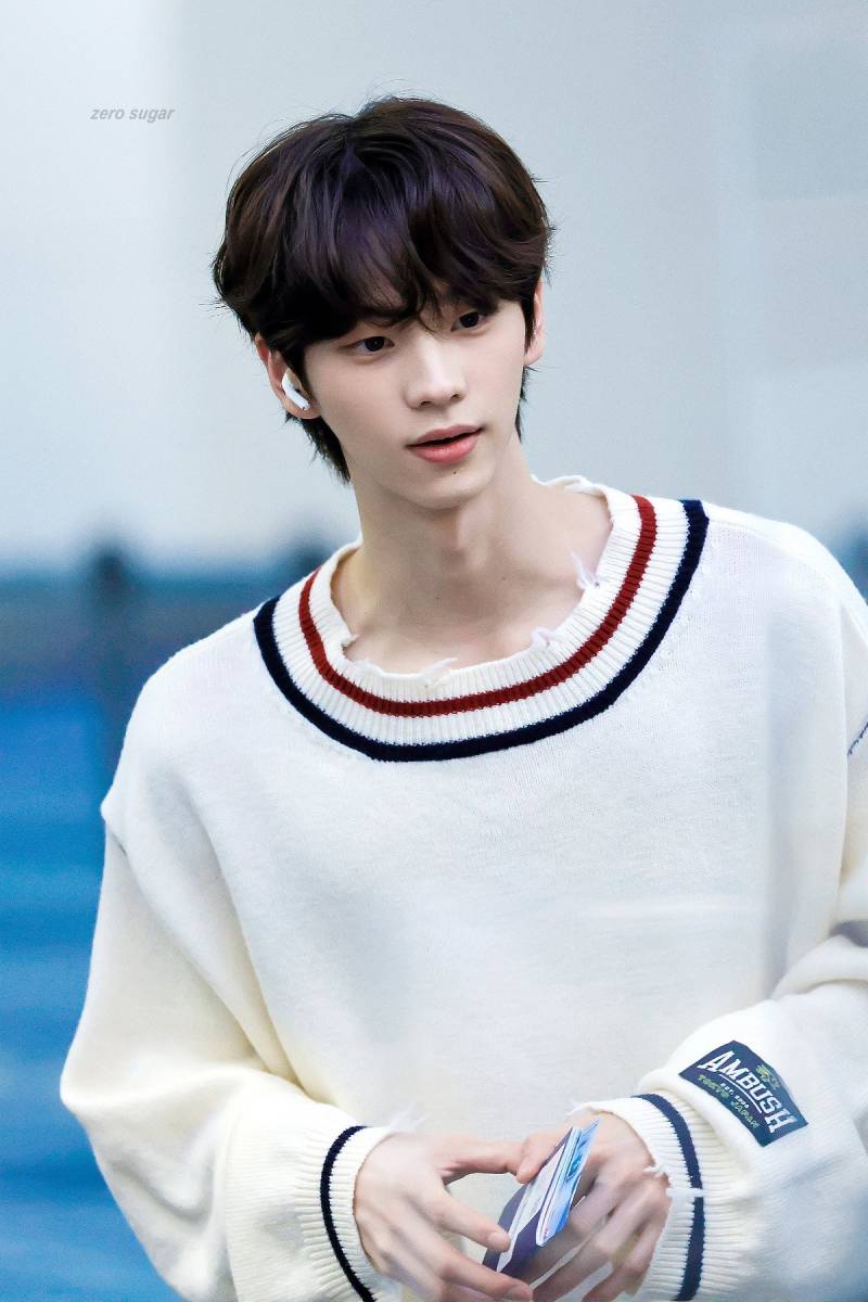 𝙅𝙊𝙉𝙉𝘼 기묘한 수준이라는 투어스 신유 목..JPG | 인스티즈