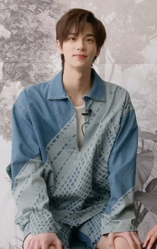 𝙅𝙊𝙉𝙉𝘼 기묘한 수준이라는 투어스 신유 목..JPG | 인스티즈