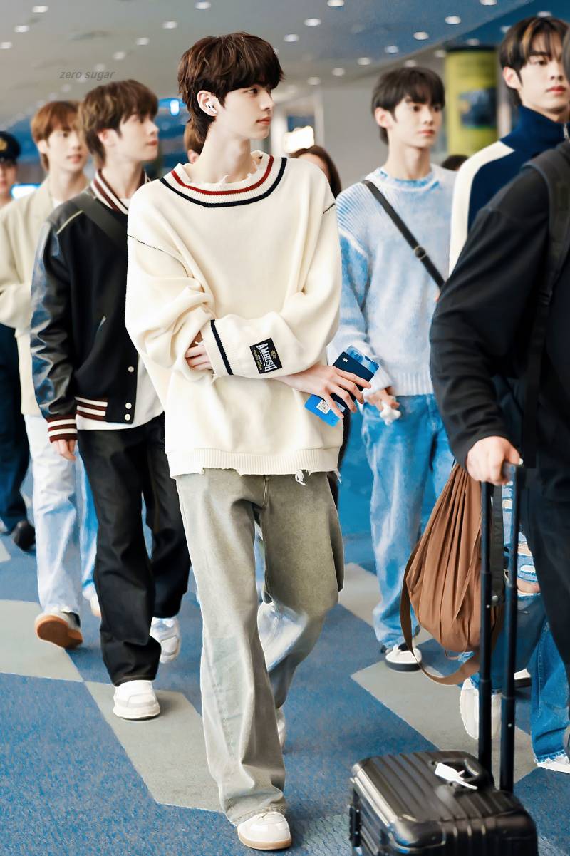 𝙅𝙊𝙉𝙉𝘼 기묘한 수준이라는 투어스 신유 목..JPG | 인스티즈