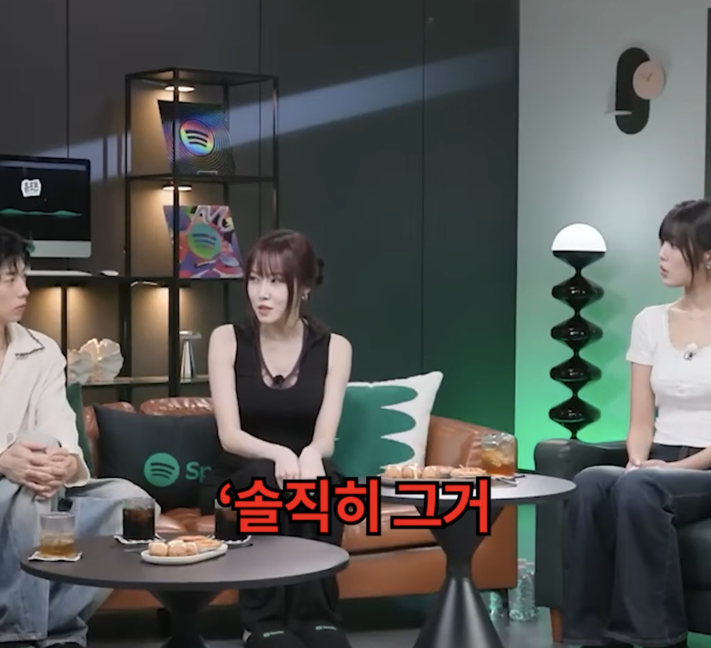 [정보/소식] 여자친구 데뷔초 빗속 투혼 사건 당시 사석에서 만나 비꼬면서 말한 아이돌 | 인스티즈