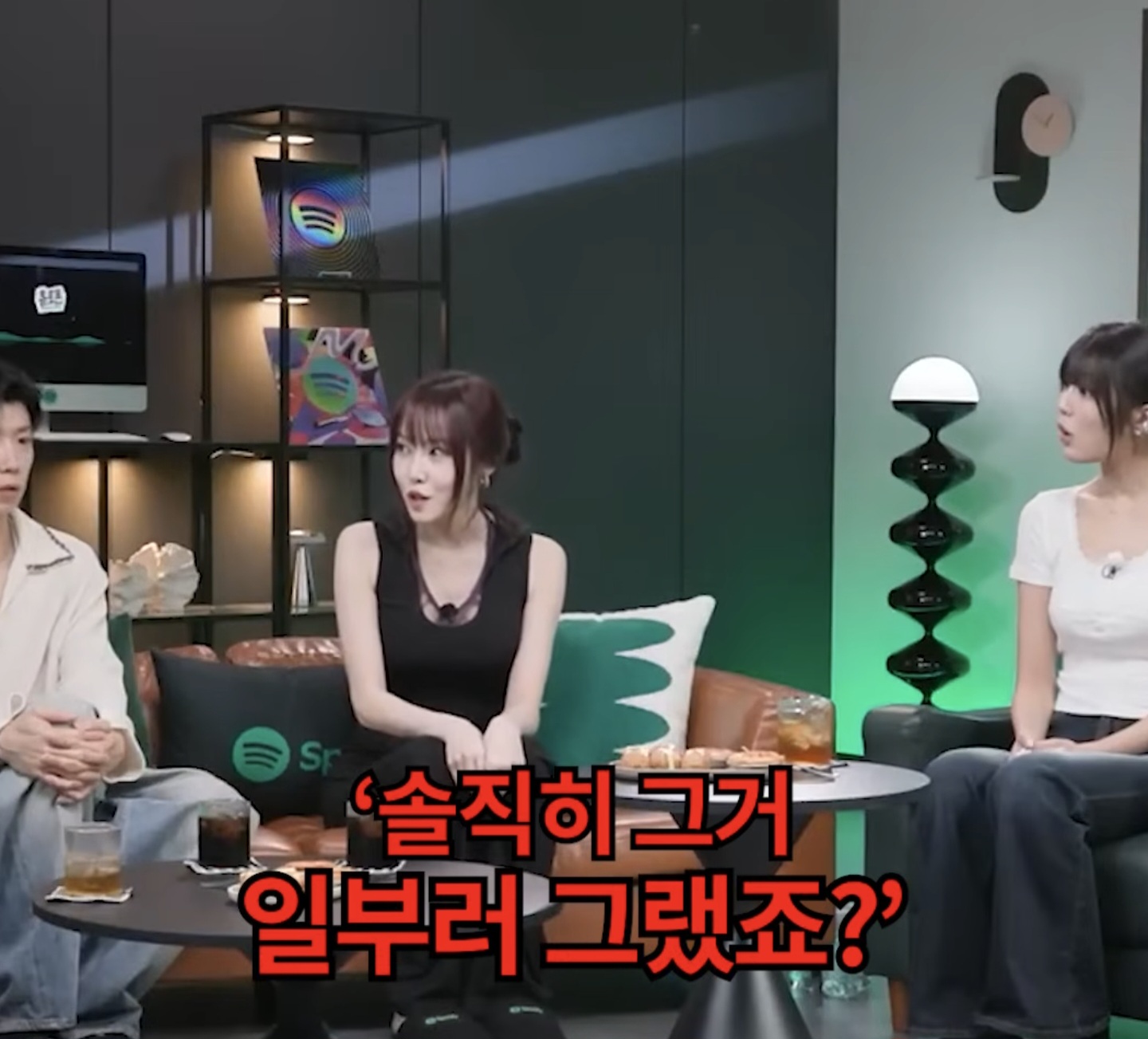 [정보/소식] 여자친구 데뷔초 빗속 투혼 사건 당시 사석에서 만나 비꼬면서 말한 아이돌 | 인스티즈