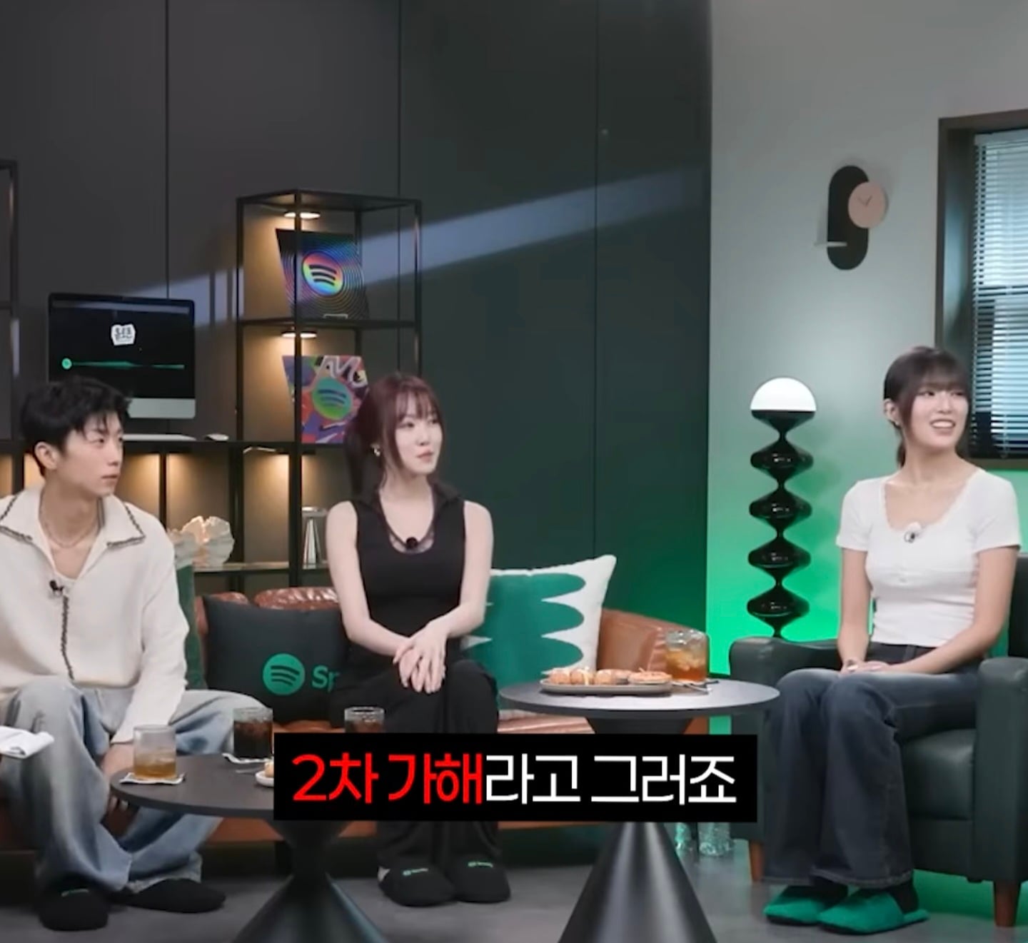 [정보/소식] 여자친구 데뷔초 빗속 투혼 사건 당시 사석에서 만나 비꼬면서 말한 아이돌 | 인스티즈