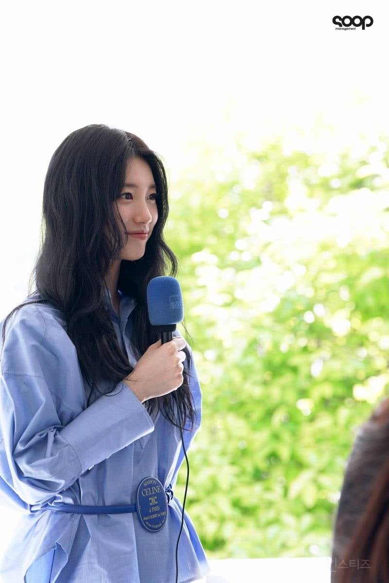 오늘자 배수지 셀린느 현장 비하인드 사진들.jpg | 인스티즈