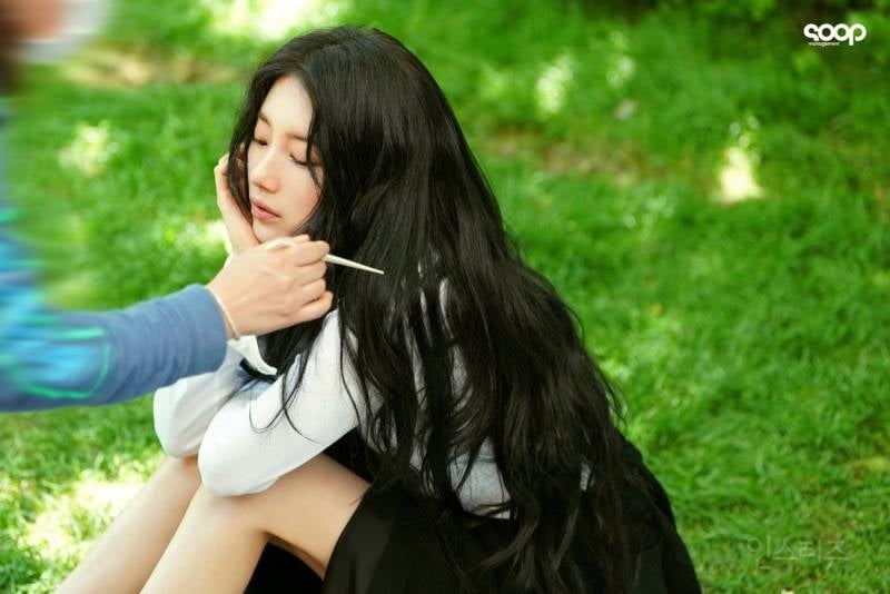오늘자 배수지 셀린느 현장 비하인드 사진들.jpg | 인스티즈