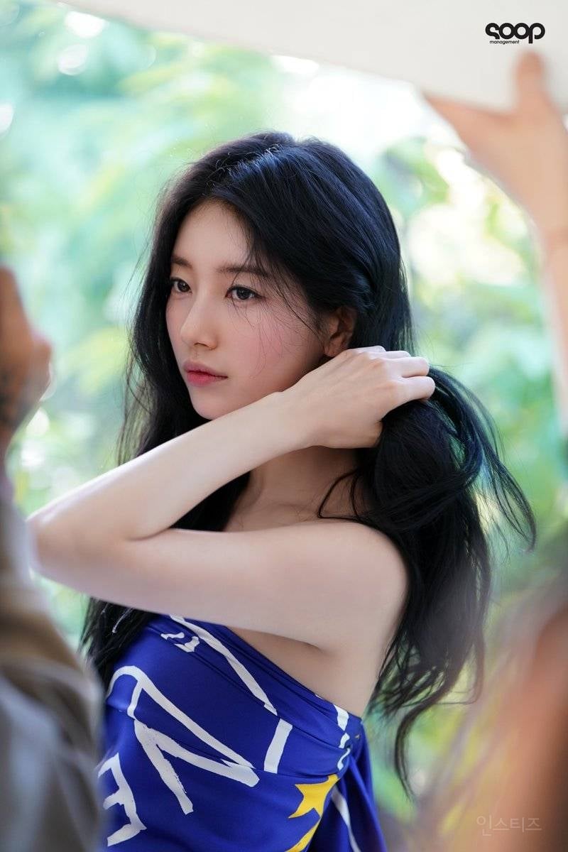 오늘자 배수지 셀린느 현장 비하인드 사진들.jpg | 인스티즈