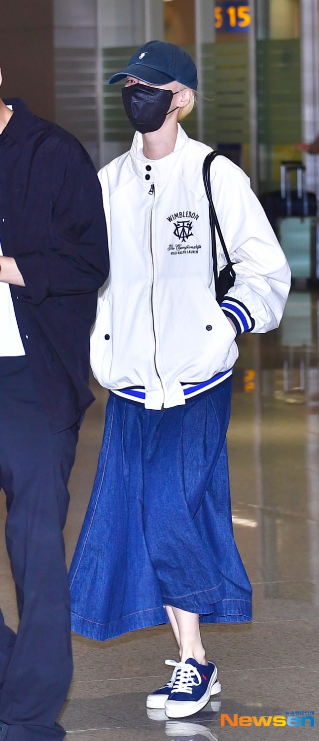 [잡담] 오늘자 윈터 공항 입국 기사사진 | 인스티즈