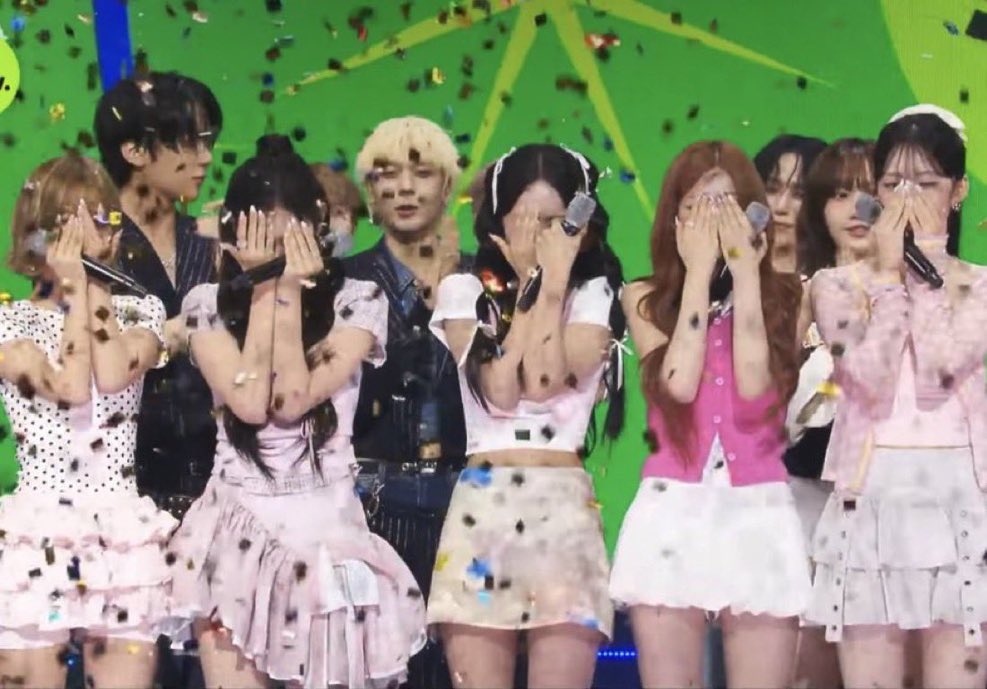 [잡담] 오늘자 더쇼 1위하고 우는 리센느 | 인스티즈