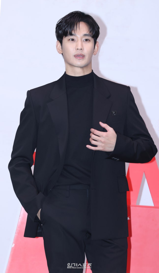 [정보/소식] 김수현, 작품 제안만 40여편…광고 촬영→SNS 재개, 복귀 '눈앞' | 인스티즈