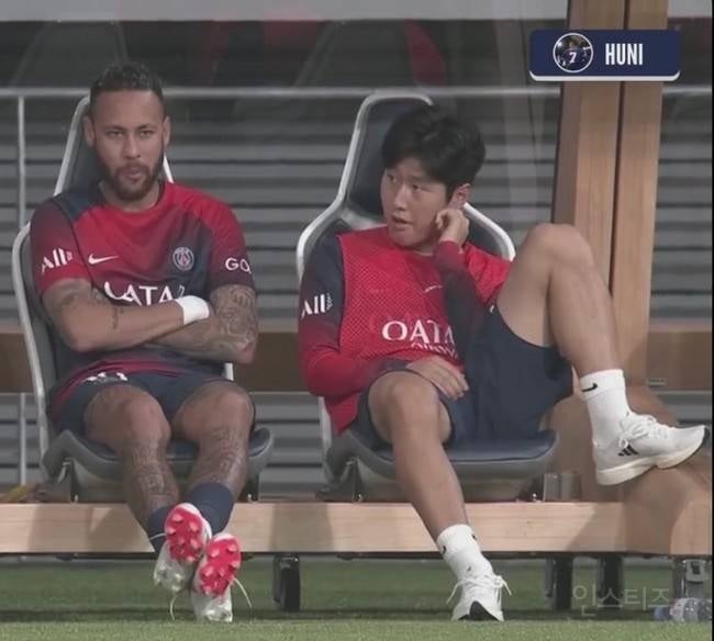 네이마르가 한국에선 호감이 되고 일본에선 대차게 욕먹은 사건 | 인스티즈