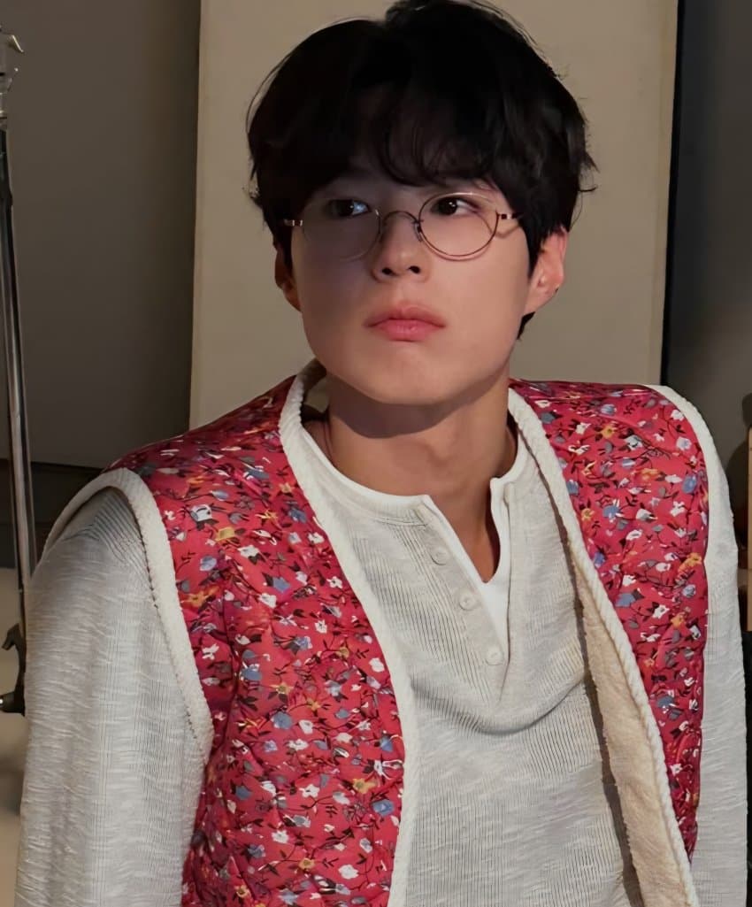 [잡담] 박보검은 김장조끼를 입혀놔도 존잘이네ㅋㅋ | 인스티즈
