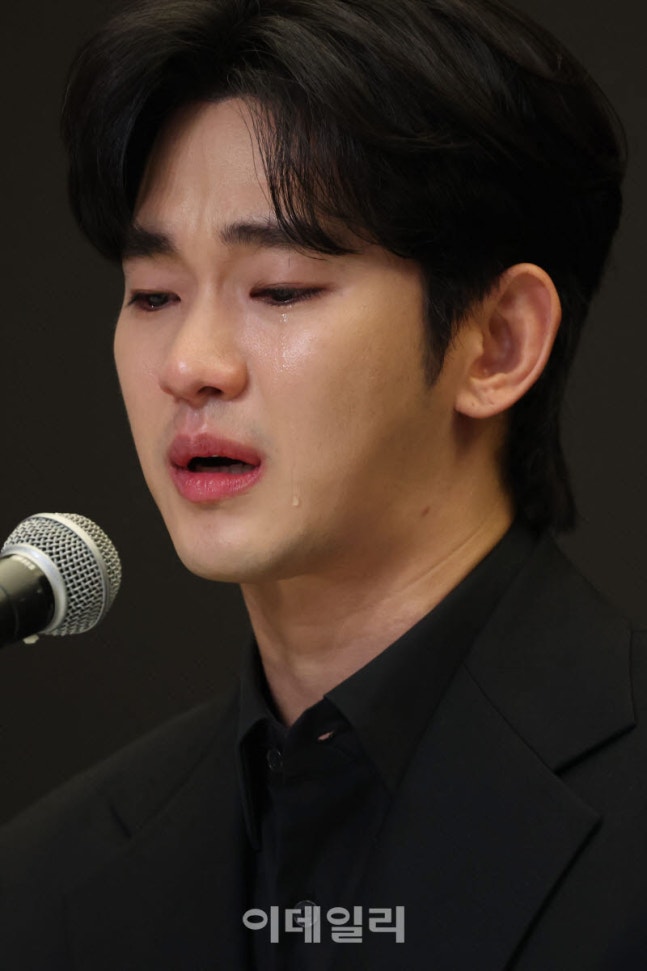 [정보/소식] 김수현, 연기 복귀도 가능할까…업계 "로맨스는 어려울듯" | 인스티즈