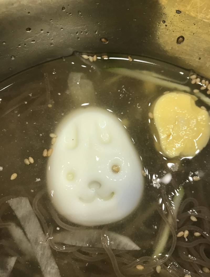 [잡담] 냉면먹는데 토끼있었어 | 인스티즈
