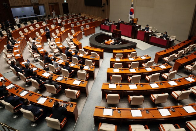 [정보/소식] '초당 협력' 행사 준비했다는데… 부끄러운 반쪽 제헌절 | 인스티즈