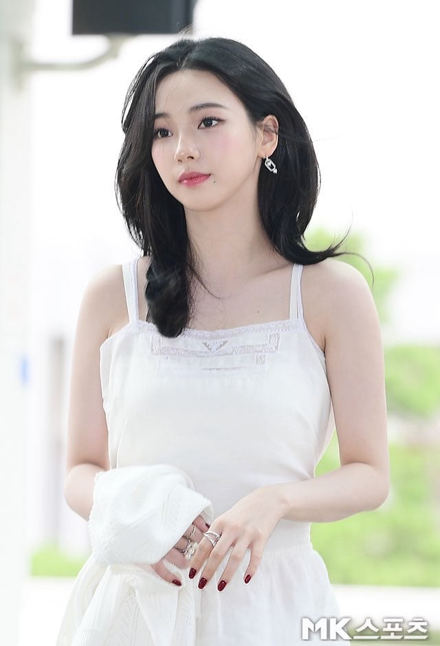 [잡담] 에스파 착장 프라다 구찌 폴로 로에베 맞나 | 인스티즈