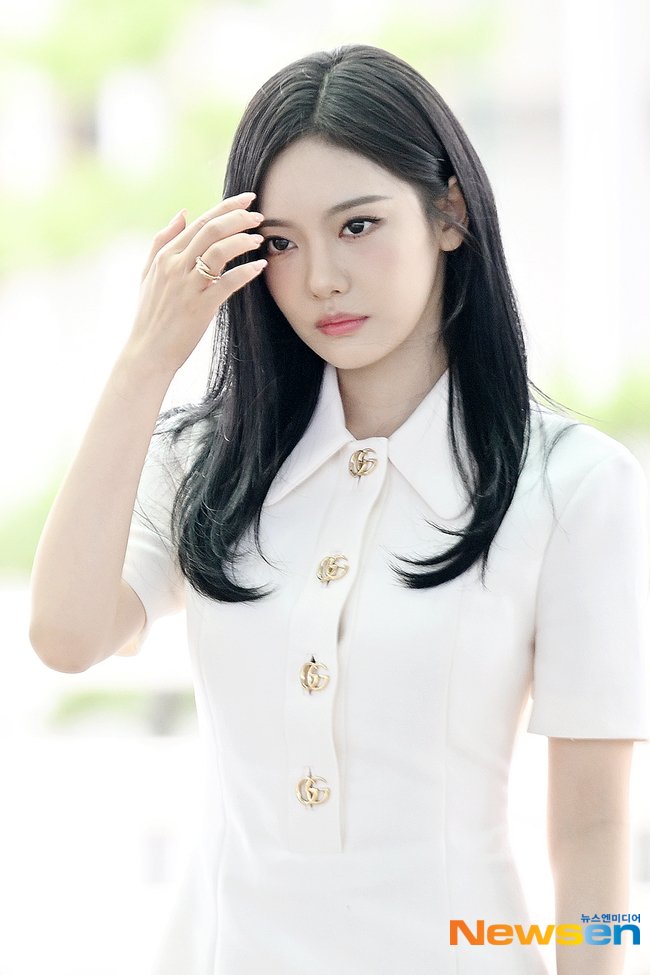 [잡담] 에스파 착장 프라다 구찌 폴로 로에베 맞나 | 인스티즈