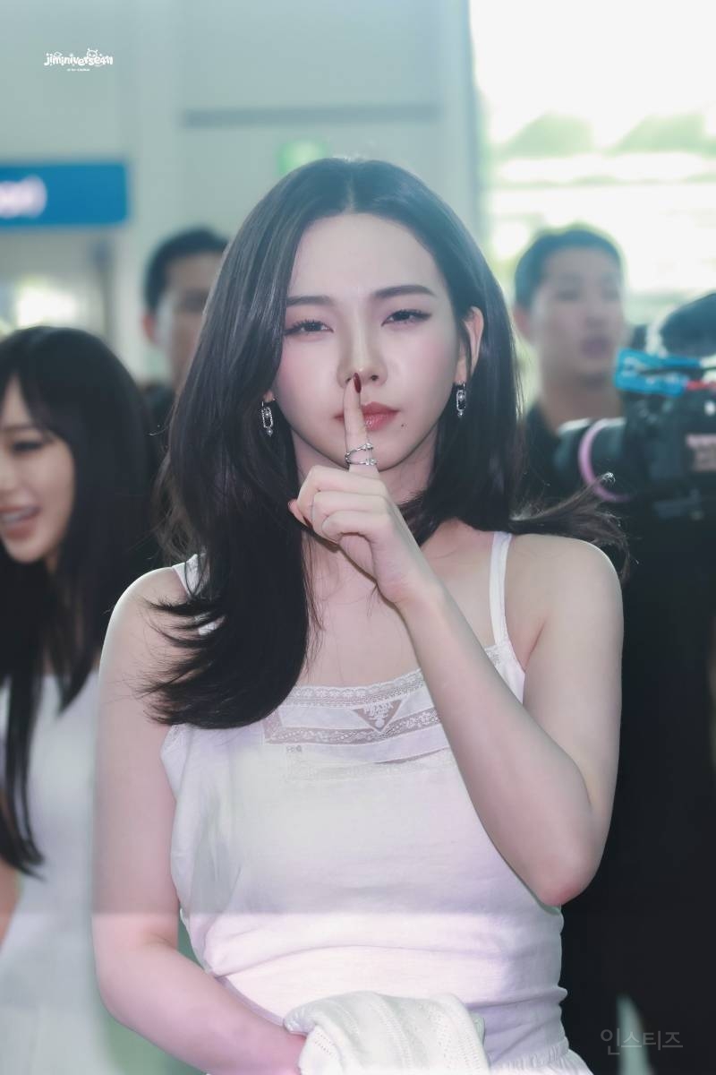오늘자 도쿄 출국한 지민정(카리나&윈터) | 인스티즈
