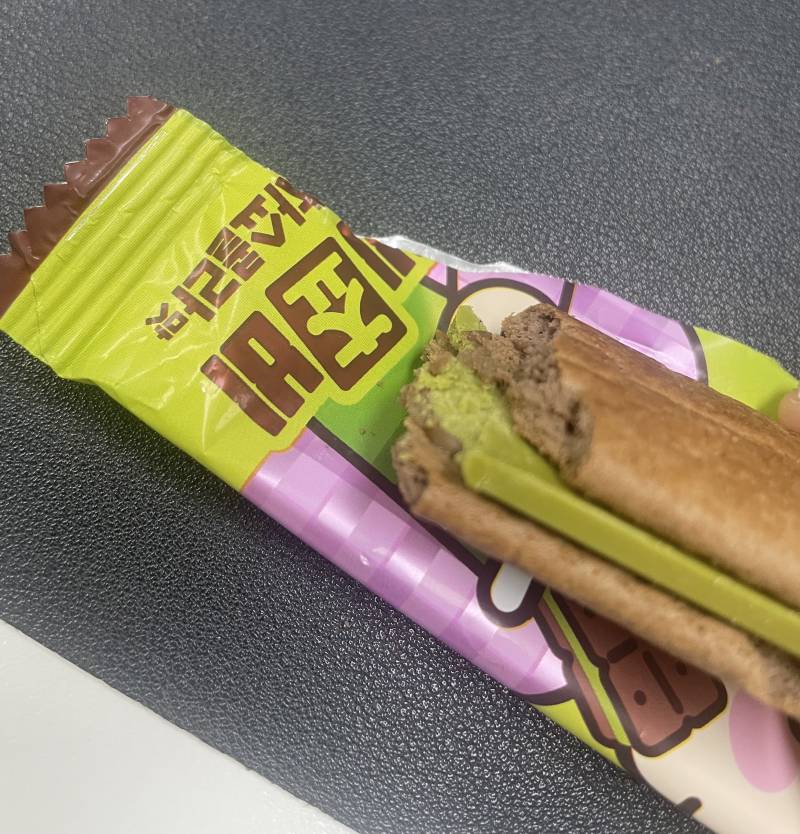 [잡담] 비쵸비 말차쇼콜라맛 요근래 먹어본 과자중에 젤 맛있다 | 인스티즈