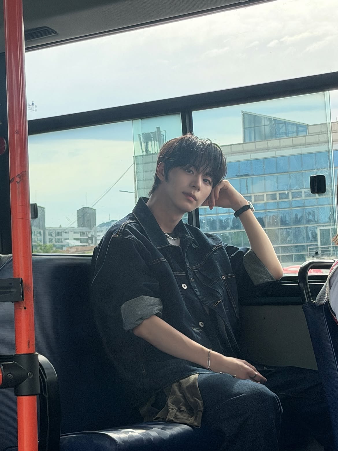 [잡담] 둘 중 누가 비주얼멤 같음?? | 인스티즈