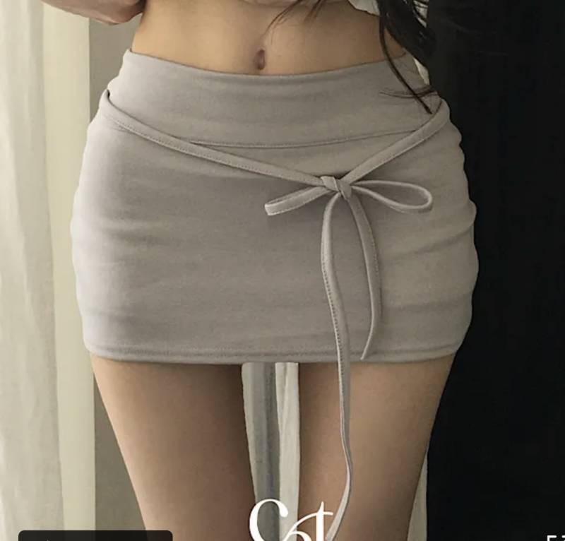 [잡담] 이 옷엔 상의 멀 입어야 잘 어울릴까… | 인스티즈