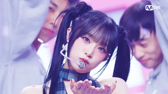 [잡담] 예나 네모네모 무대 오랜만에 보는데 썸네일부터 미쳤다 | 인스티즈