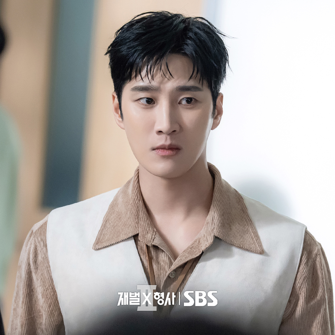[잡담] 재벌형사2) 시즌 2여서 비주얼X스케일도 두 밴가 봐요✨남다른 형사 포스 뽐내는 재벌 안보현 | 인스티즈