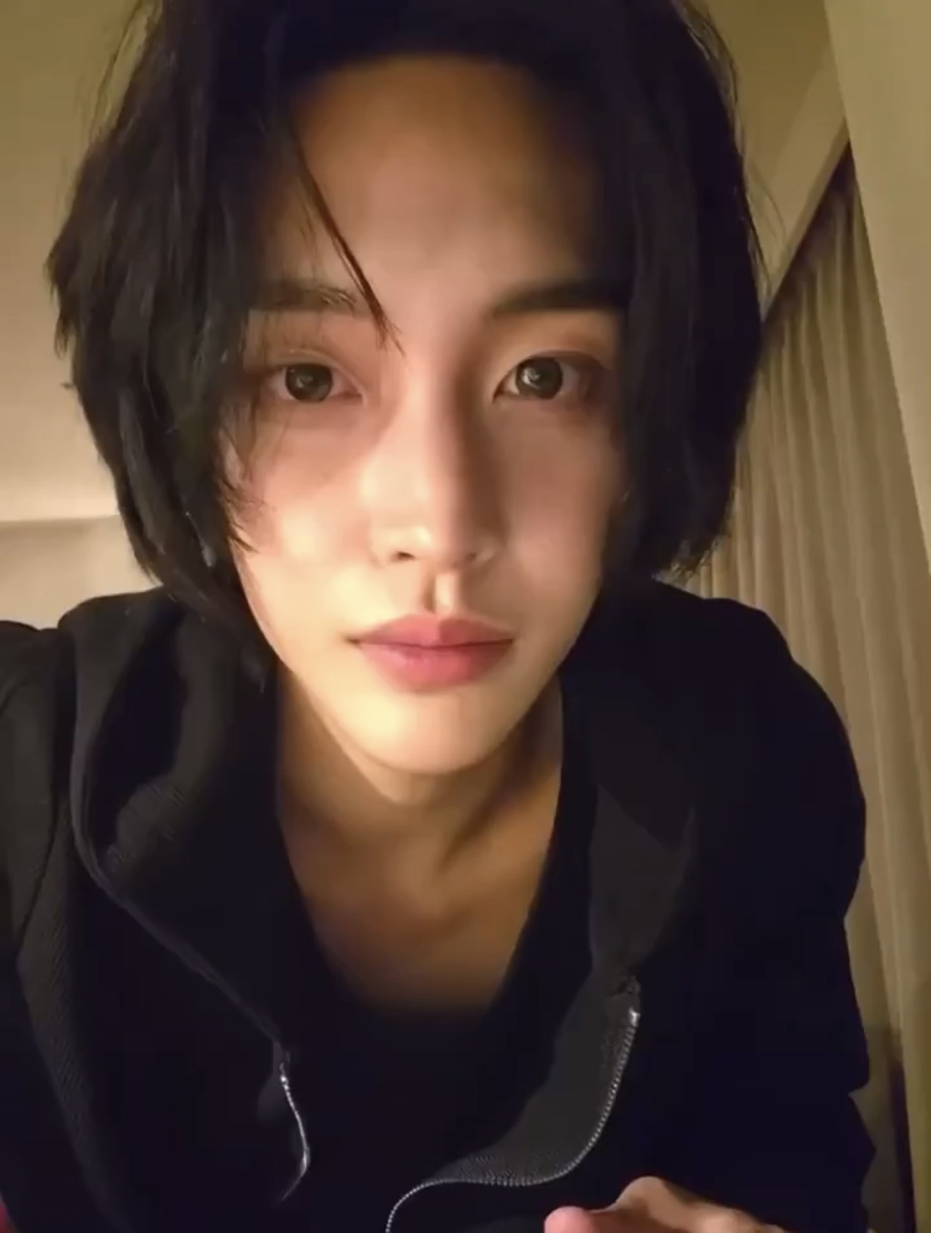 [잡담] 원빈 부어서 눈이 작아졌다는데 | 인스티즈
