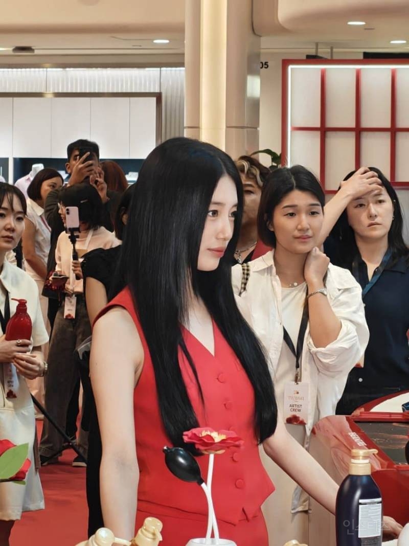 260717 싱가포르 츠바키 행사 참석한 수지 폰카짤 | 인스티즈