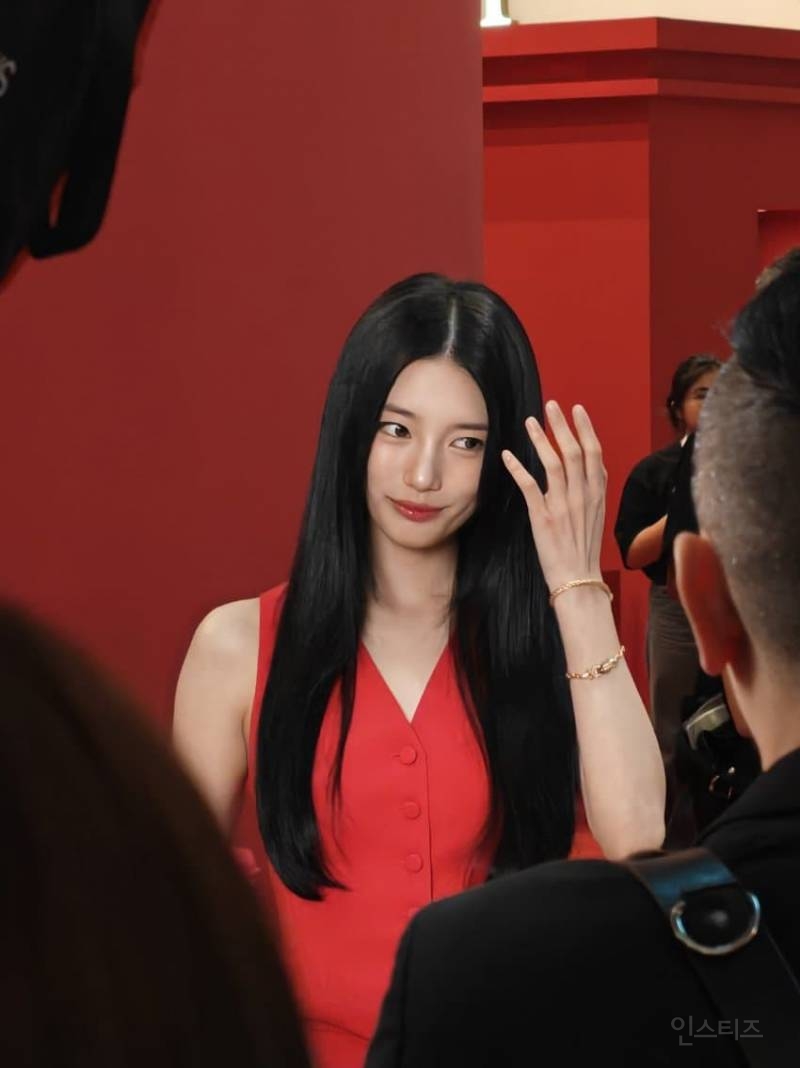 260717 싱가포르 츠바키 행사 참석한 수지 폰카짤 | 인스티즈