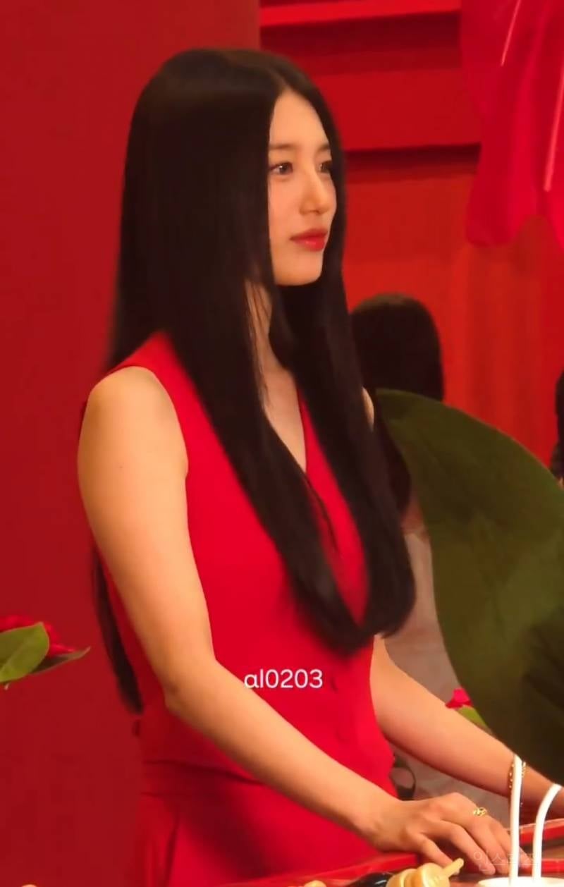 260717 싱가포르 츠바키 행사 참석한 수지 폰카짤 | 인스티즈