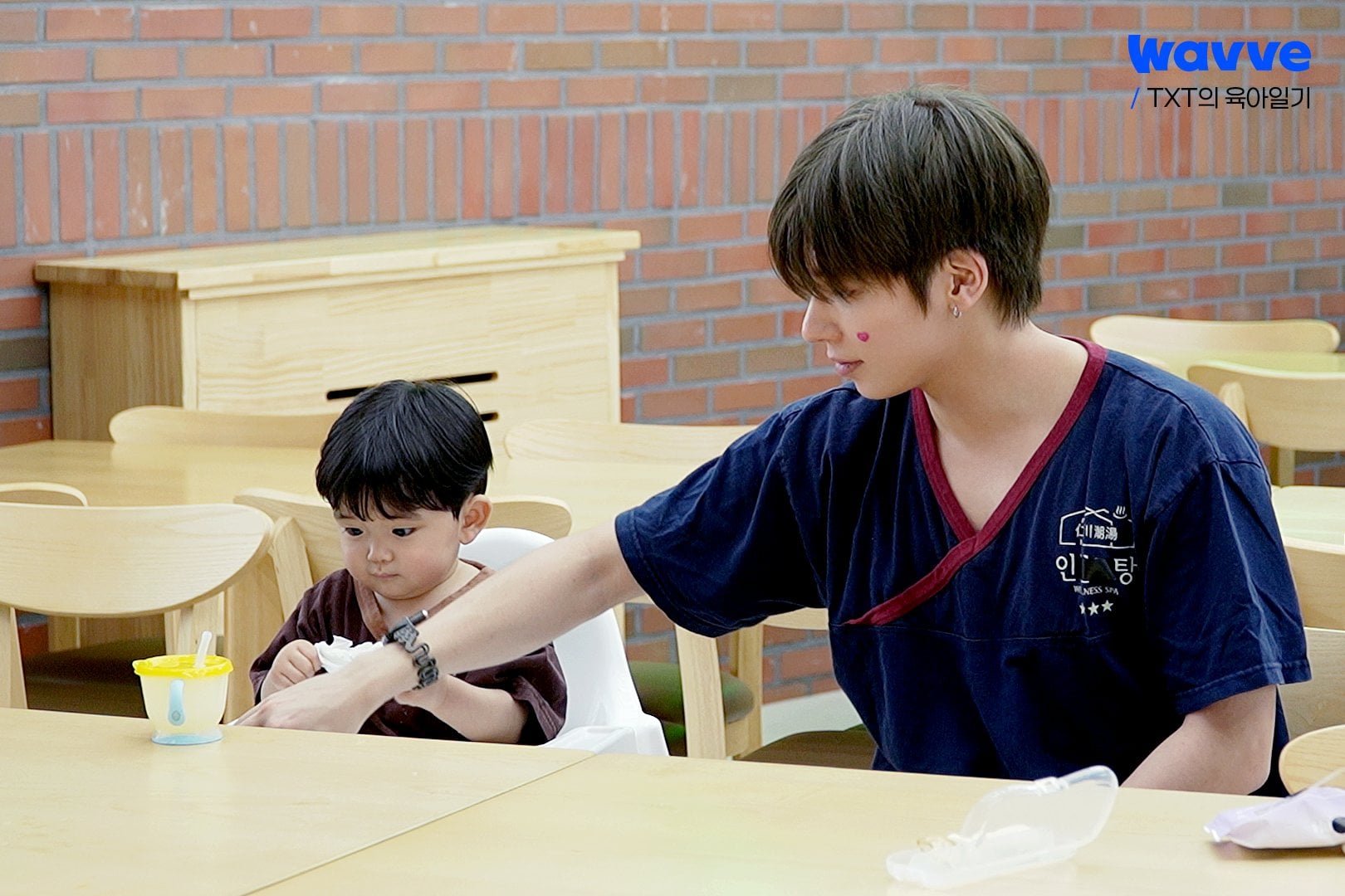 [잡담] 오늘자 공개된 유준이 비하인드 사진이라는데 | 인스티즈