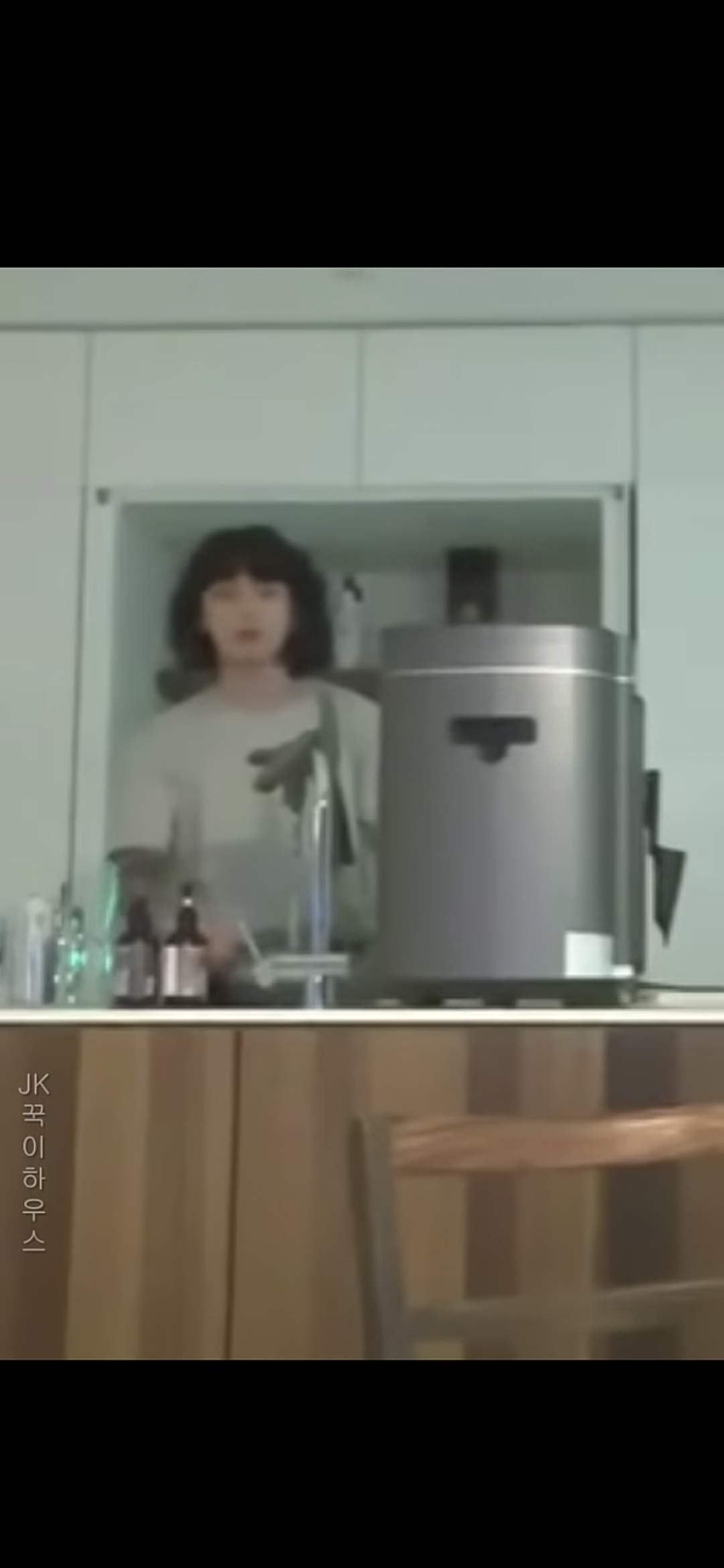 [잡담] 정국이 집에 이 거대한거 뭘까?(예전꺼) | 인스티즈