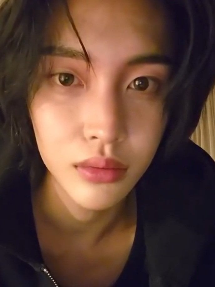 [잡담] 아 원빈 자고 일어나서 입술 뿔어터진거 | 인스티즈