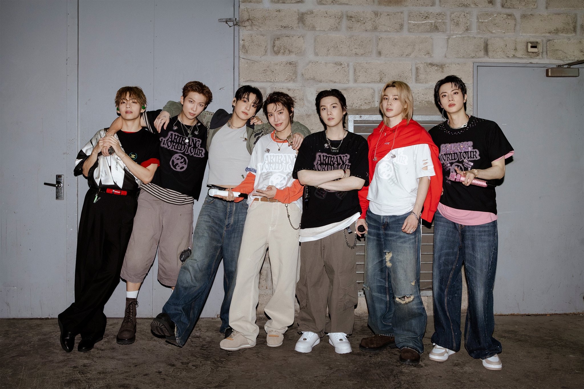 [잡담] 방탄 앰버인 명품브랜에서 제작해준 파리콘 무대의상 | 인스티즈