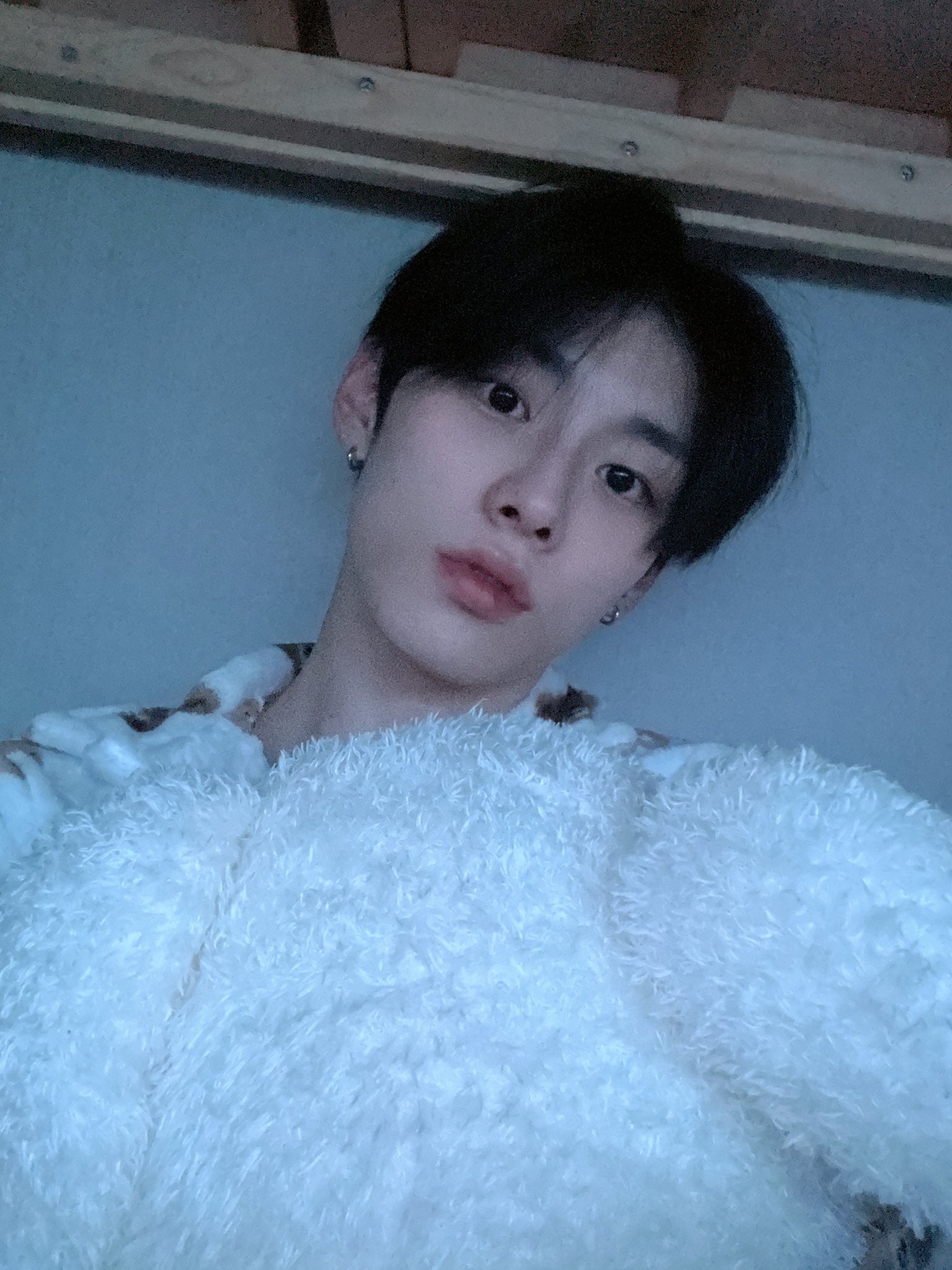 [잡담] 내 완식인 아이돌 갑자기 그룹 탈퇴하고 일반인으로 돌아가더니 군대 감 | 인스티즈