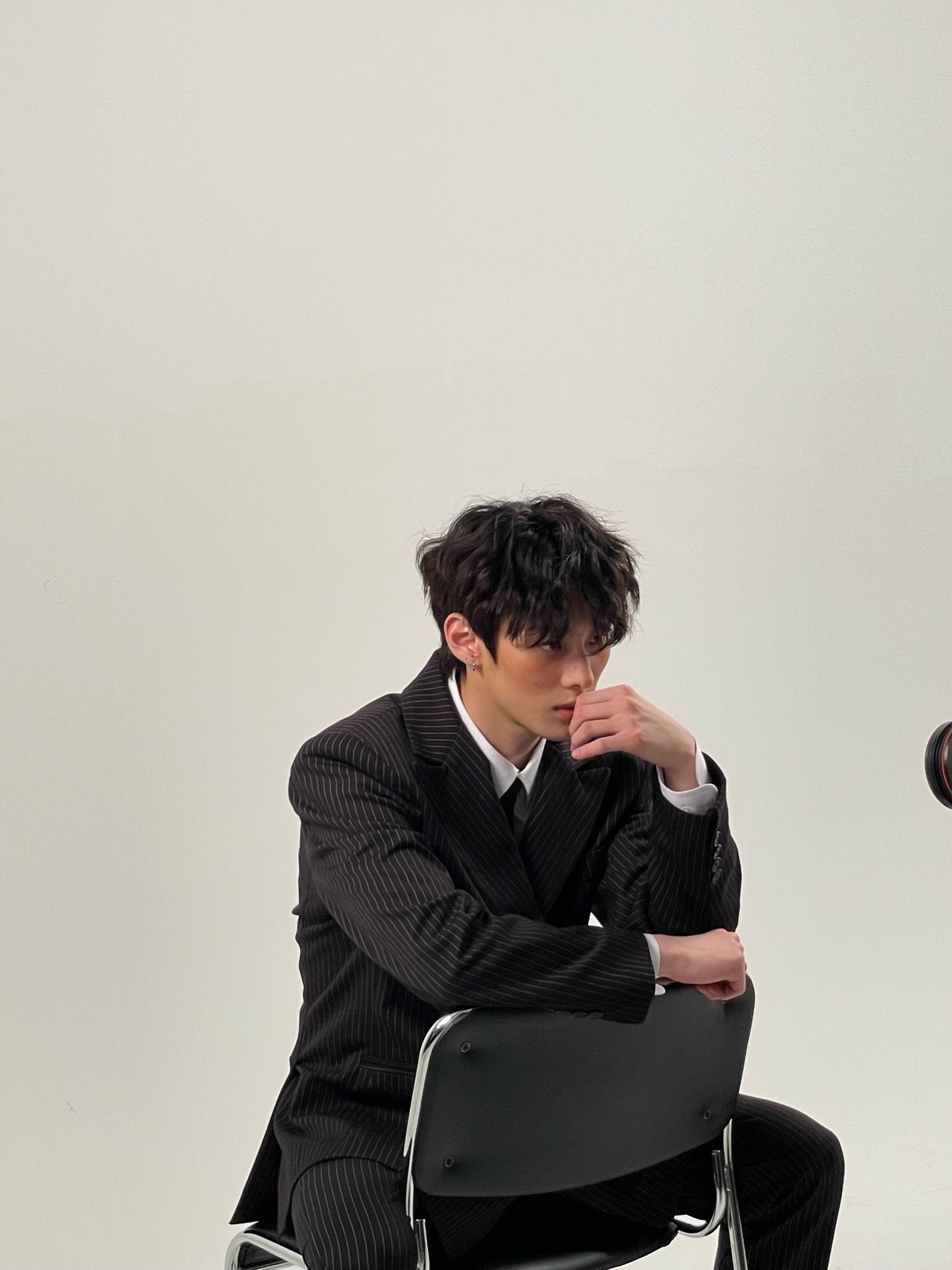 [잡담] 내 완식인 아이돌 갑자기 그룹 탈퇴하고 일반인으로 돌아가더니 군대 감 | 인스티즈