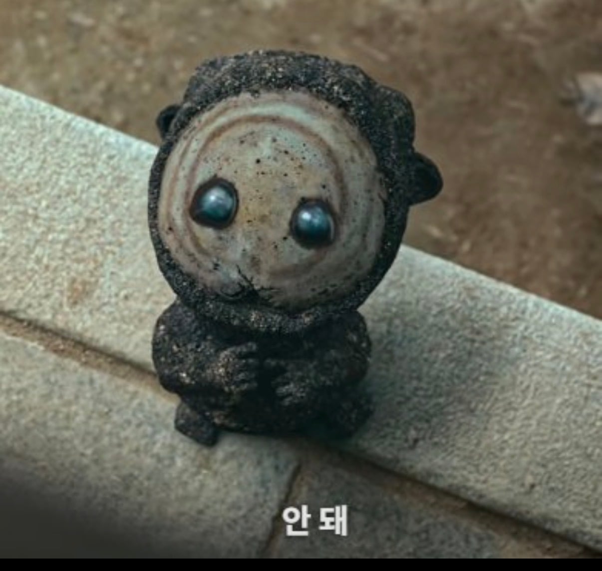 [잡담] 동궁) 너네 시사회 꺼먹살이 인형 밤티라도 사고싶어? | 인스티즈