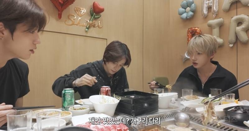 하이디라오 개구리다리 먹고 근육 펌핑됐다는 아이돌.jpg | 인스티즈