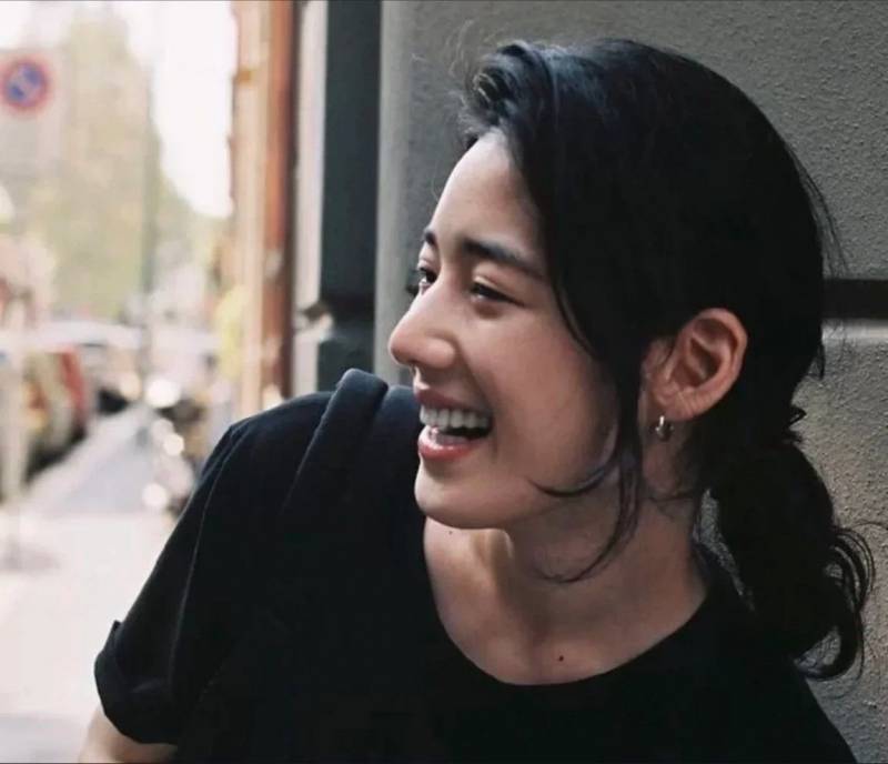 [잡담] 이런 이미지의 사람이면 어떤 향수 쓸 것 같아? (정은채 배우) | 인스티즈