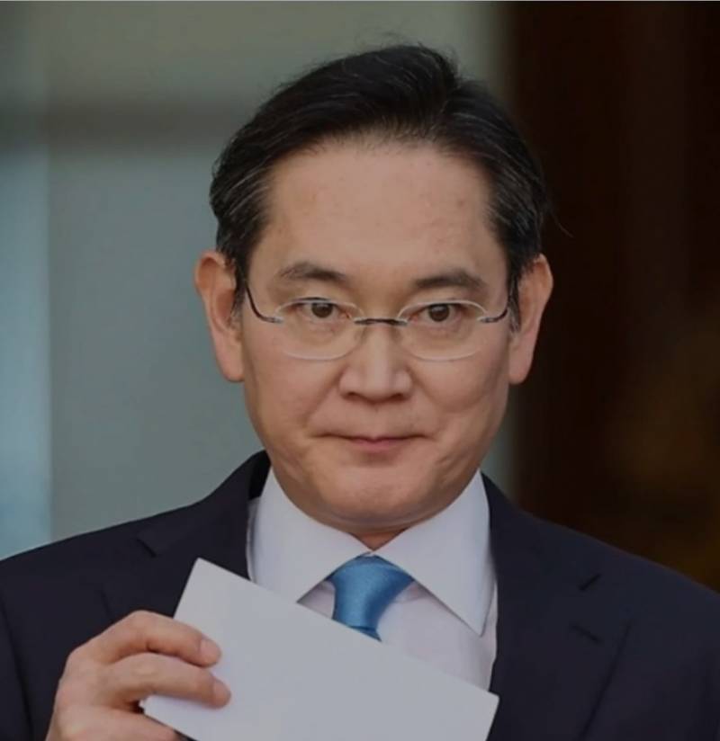 [잡담] 이건희랑 이재용 회장이랑 전혀 안닮았다 생각했는데 | 인스티즈