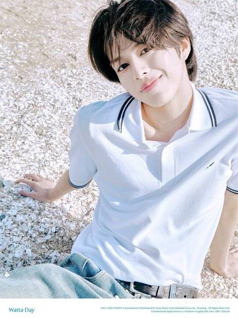 안유진 닮은 꼴로 알티탔던 신인 남자 아이돌 .jpg | 인스티즈