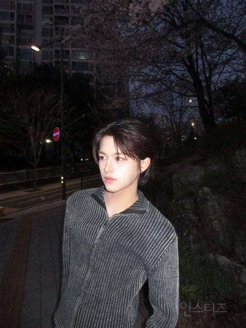 안유진 닮은 꼴로 알티탔던 신인 남자 아이돌 .jpg | 인스티즈